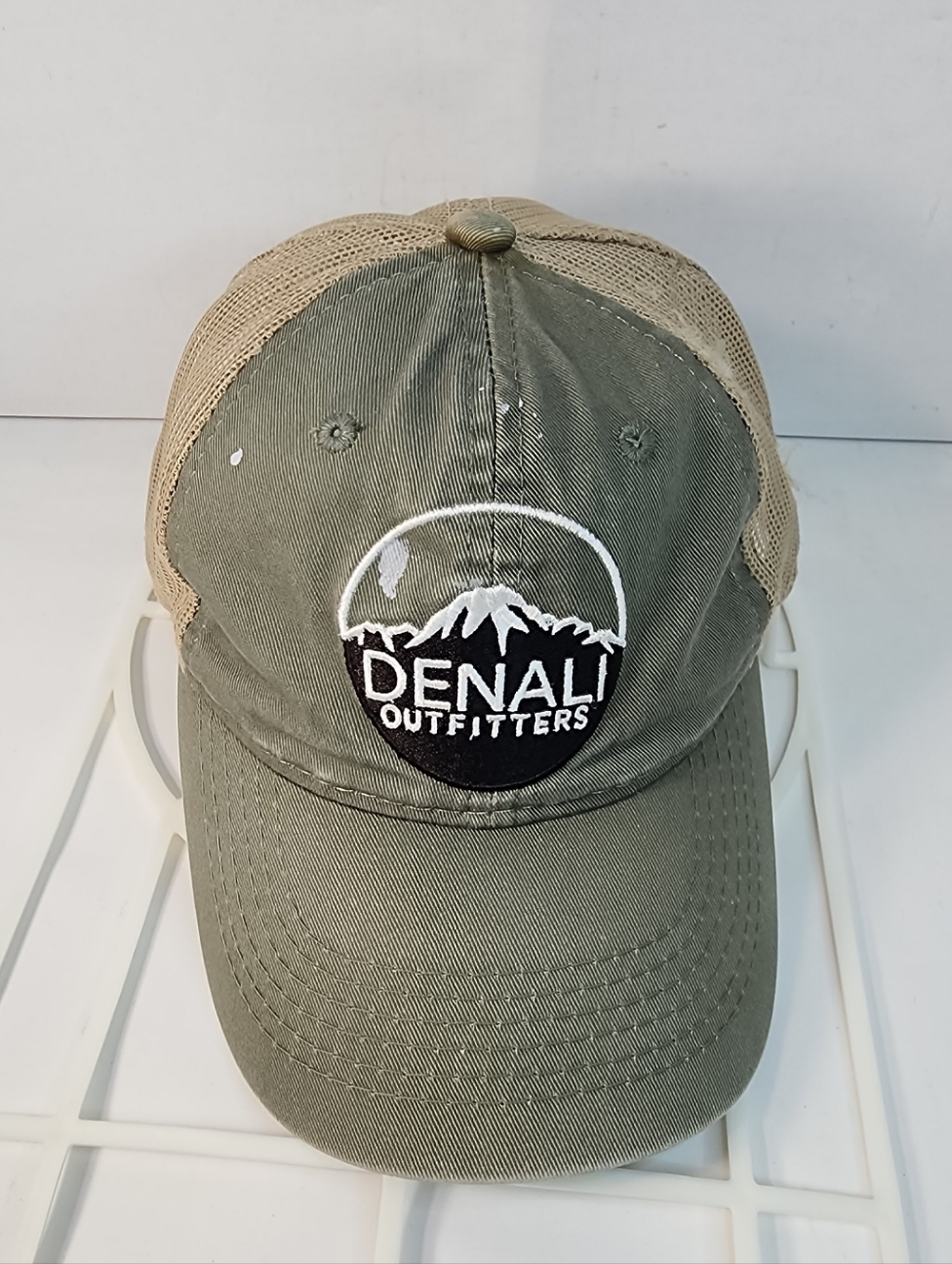 Vintage Danali outfitters  adult Snap Back Mesh Baseball Cap.